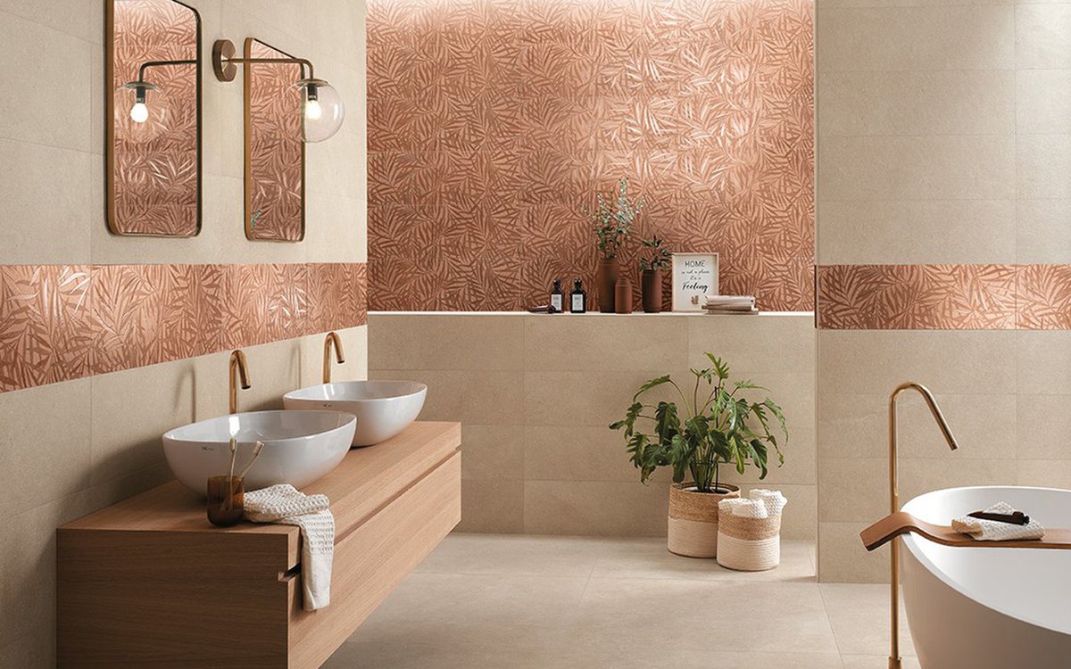 Décoration de la salle de bains dans le style maximaliste.