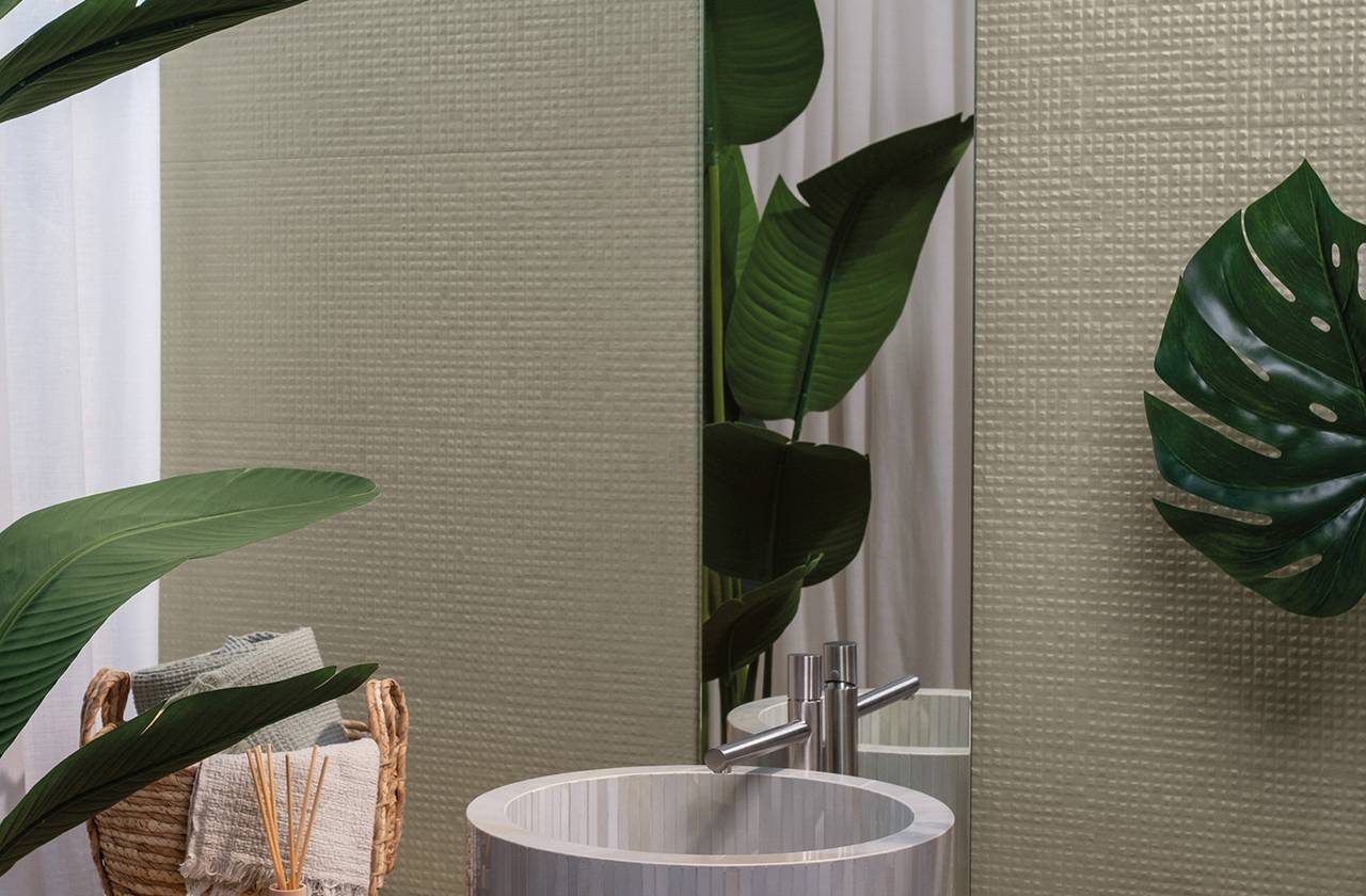 Image d'ambiance Salle de bain, réalisée avec des carreaux de la collection : OLTRE IL COLORE – AUTRES