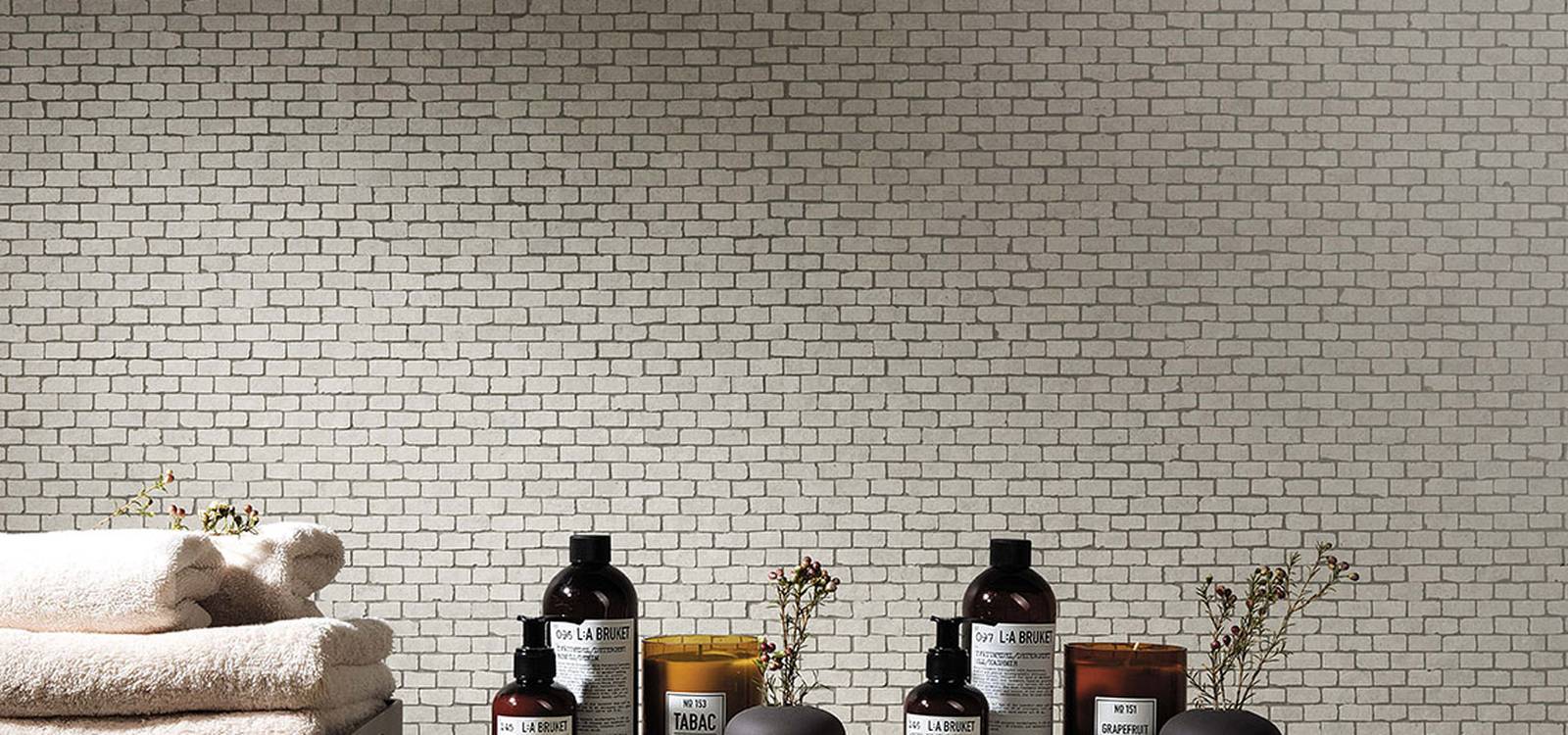 Image d'ambiance , réalisée avec des carreaux de la collection : LUMINA STONE – Gris