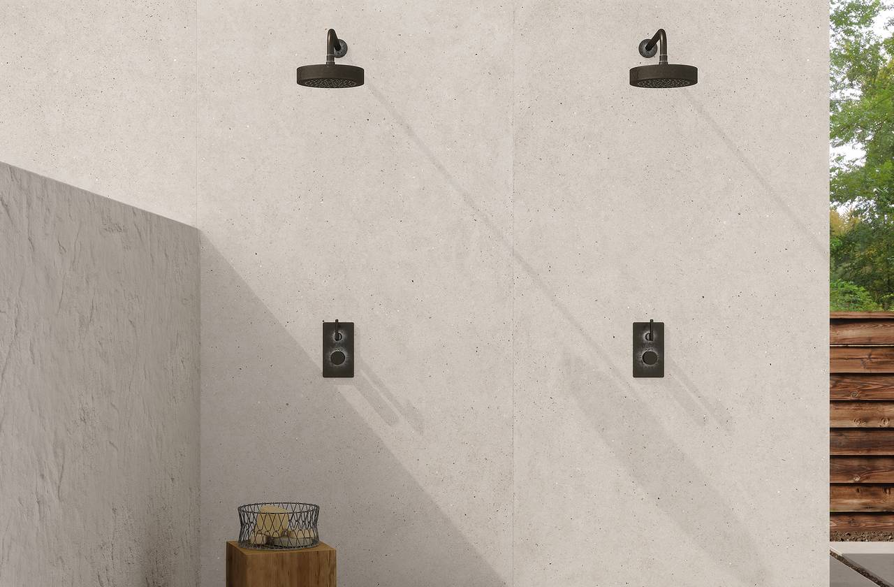 Raumabbildung Draussen, gestaltet mit Fliesen aus der Kollektion: MATERIA PURA porcelain tiles – WEISS
