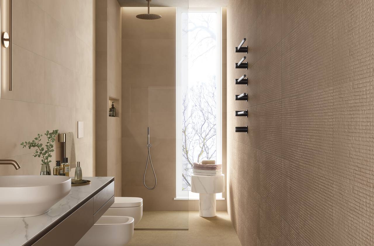 Image d'ambiance Salle de bain, réalisée avec des carreaux de la collection : OLTRE IL COLORE – Gris
