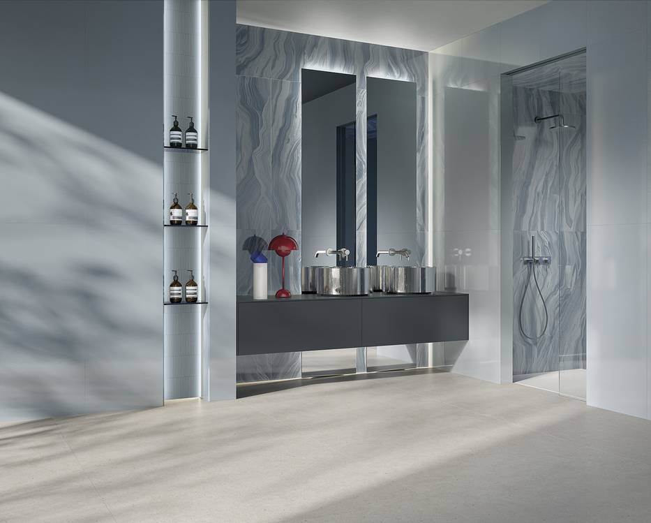 Room view Bathroom, created with tiles from the collection: MATERIA BRILLANTE – Light Blue, White