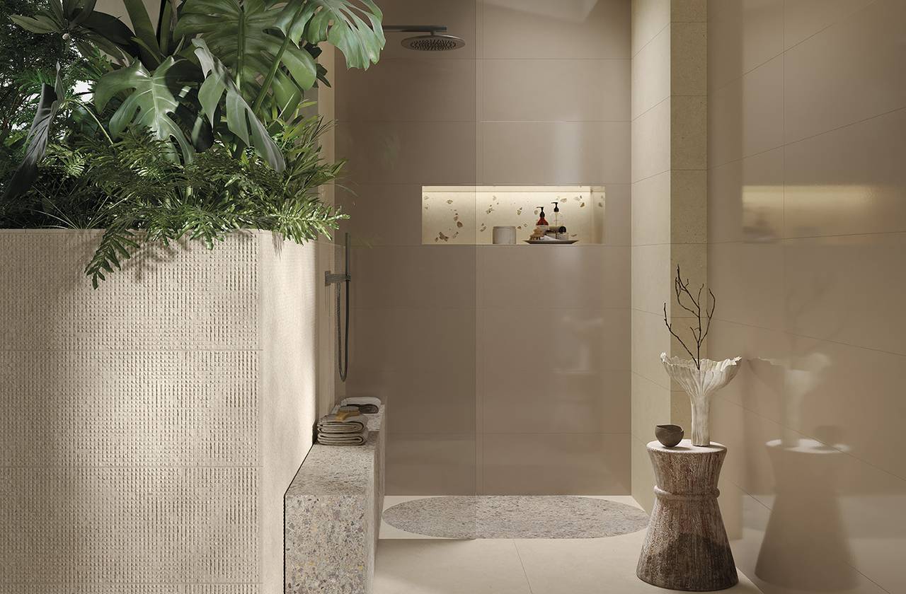 Image d'ambiance Salle de bain, réalisée avec des carreaux de la collection : MATERIA PURA wall tiles 30,5x91,5 – Gris, Beige