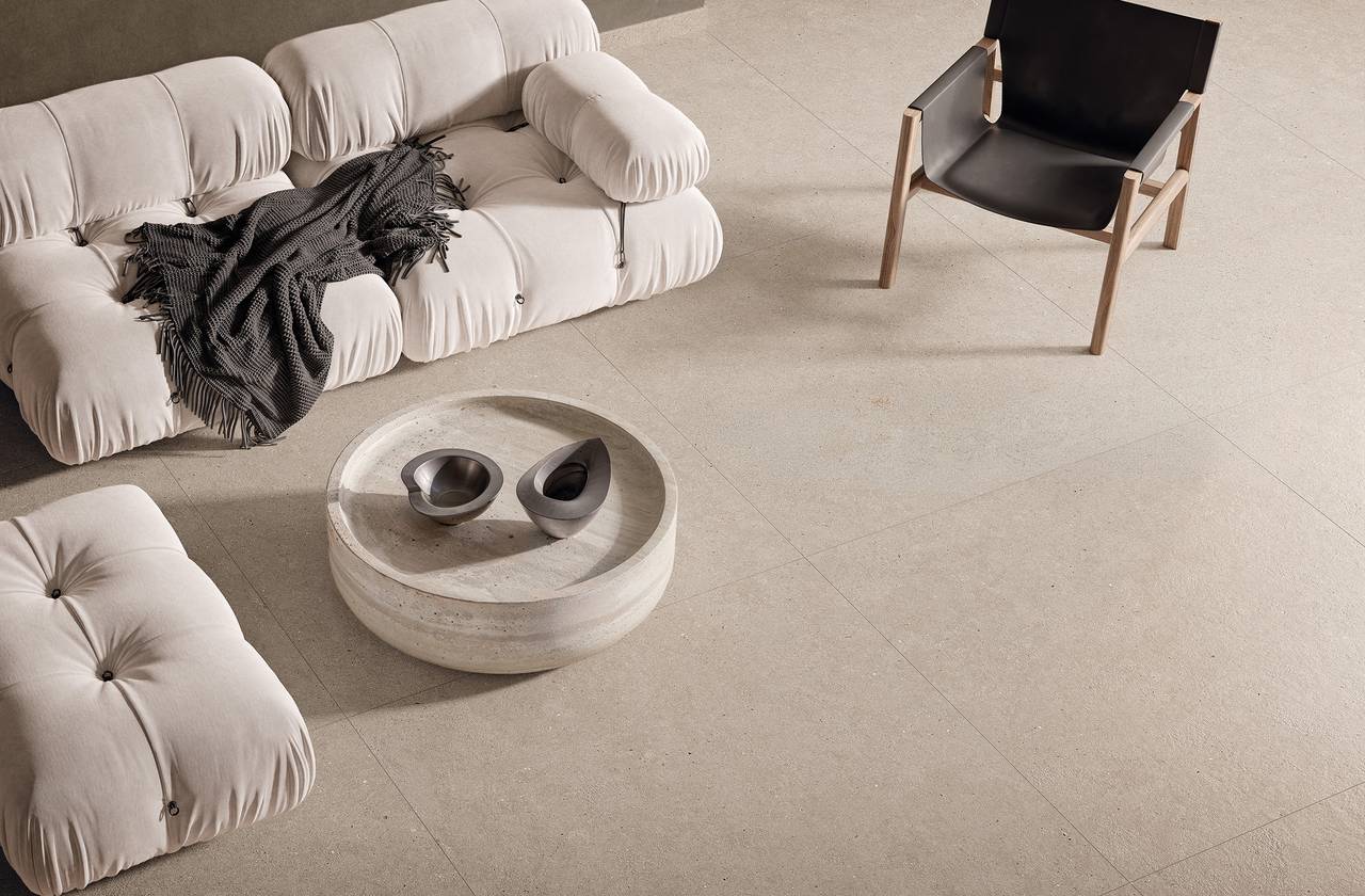 Интерьер Каза, оформленный плиткой из коллекции: ПЛИТКА MATERIA PURA PORCELAIN – Гриджо
