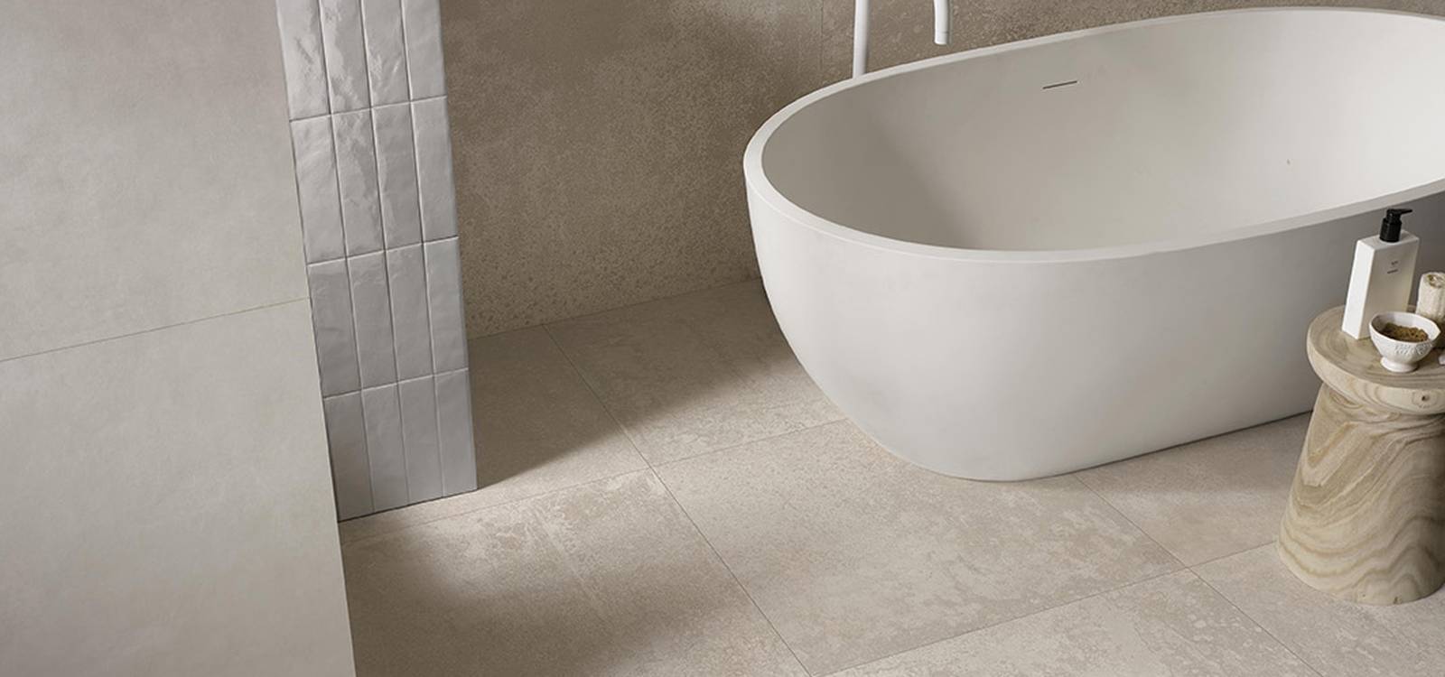 Room view Bathroom, created with tiles from the collection: OXIDE – White