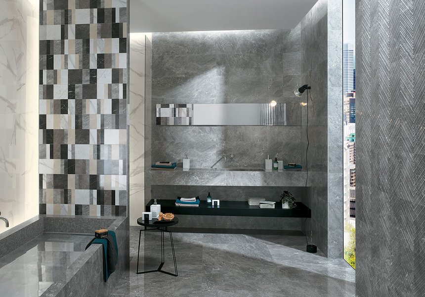 Fliesen mit Texturen mit Materialcharakter und glänzende Oberflächen