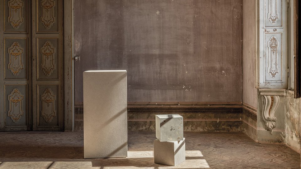 Stone-effect indoor coverings: the Materia Pura project