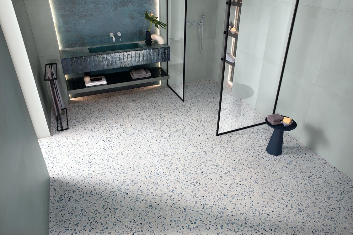 Raumabbildung , gestaltet mit Fliesen aus der Kollektion: GLIM – Azzurro