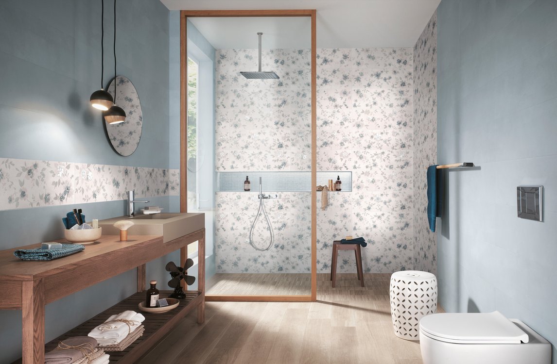 Immagine ambiente Bagno, realizzato con piastrelle della collezione: DECO&MORE - Bianco, Azzurro, Beige