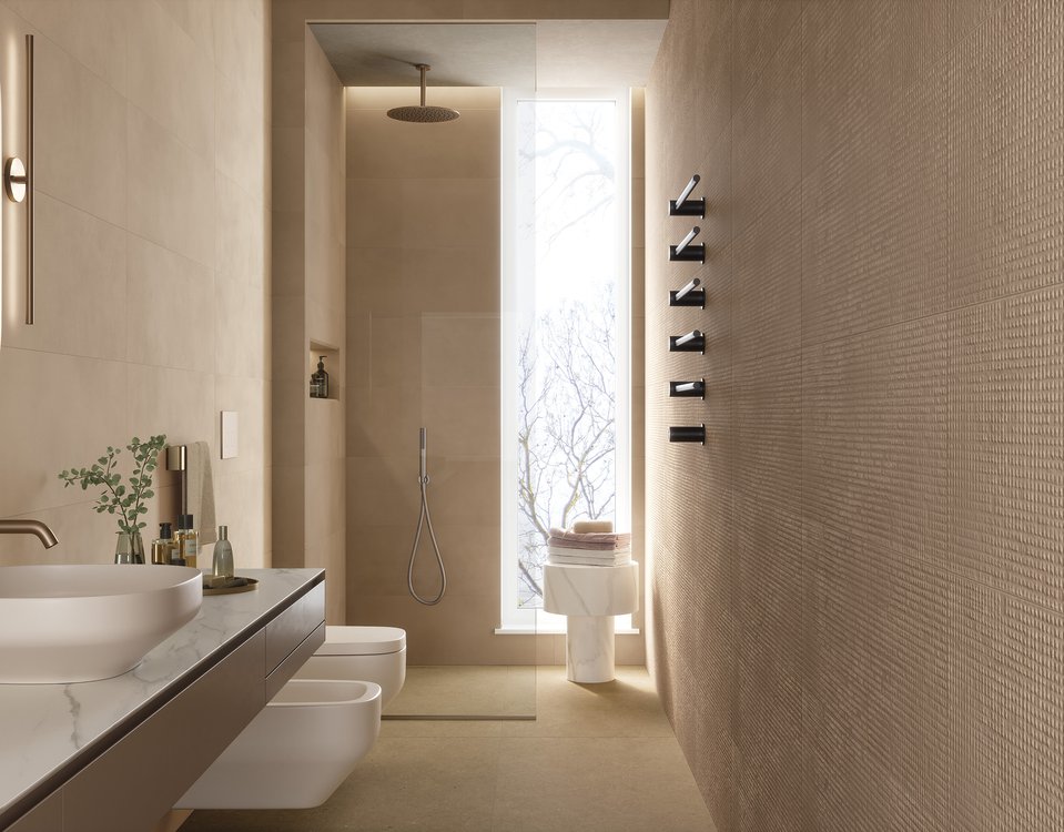Immagine ambiente Bagno, realizzato con piastrelle della collezione: OLTRE IL COLORE - Grigio