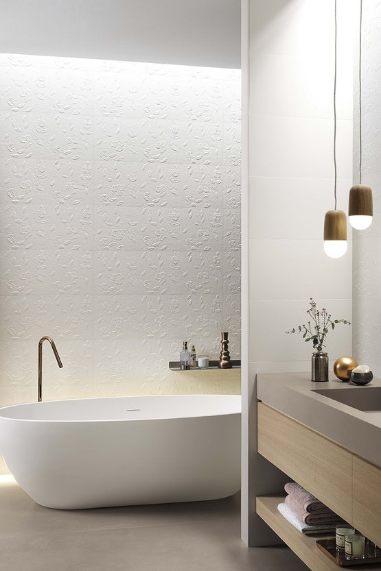 Image d'ambiance Salle de bain, réalisée avec des carreaux de la collection : LUMINA 30,5X91,5 – Blanc LUMINA 30,5X91,5