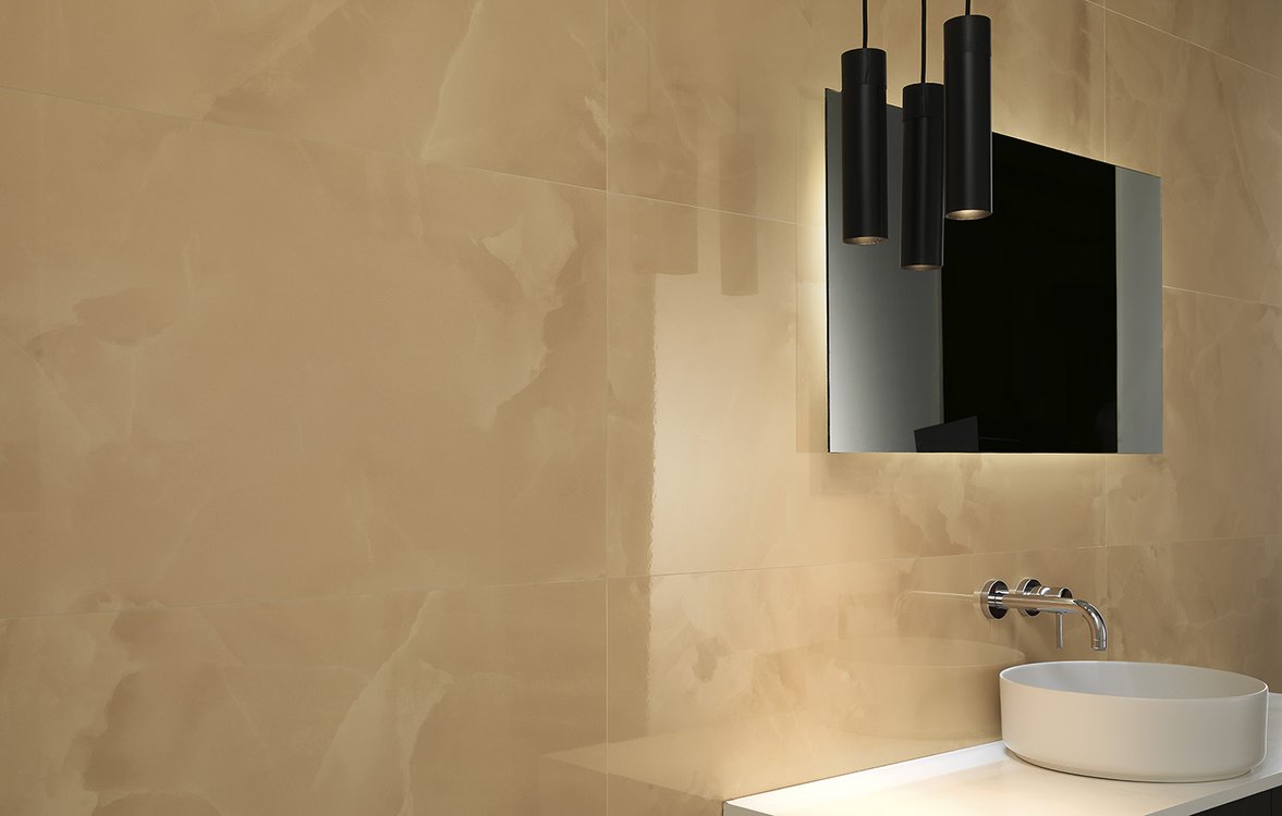 Raumabbildung , gestaltet mit Fliesen aus der Kollektion: ROMA GOLD – BEIGE