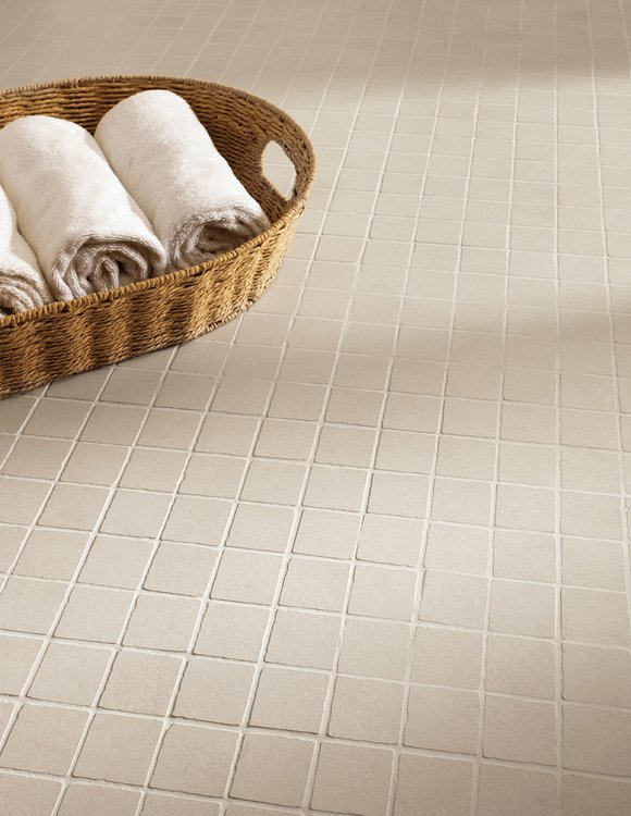 Raumabbildung , gestaltet mit Fliesen aus der Kollektion: SUMMER – WEISS