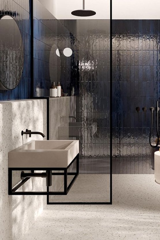 Image d'ambiance Salle de bain, réalisée avec des carreaux de la collection : GLIM – Blanc, Bleu GLIM
