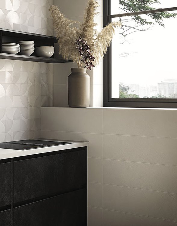 Raumabbildung , gestaltet mit Fliesen aus der Kollektion: MAT&MORE – WEISS